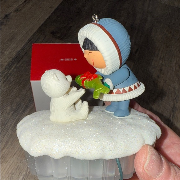 Hallmark Keepsake Ornament - A Fish For Christmas 2015 Frosty Friends - Picture 6 of 7